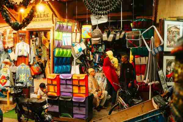 Day 6: Kingston’s Vibrant Markets and Souvenir Shopping 7-Day Kingston Travel